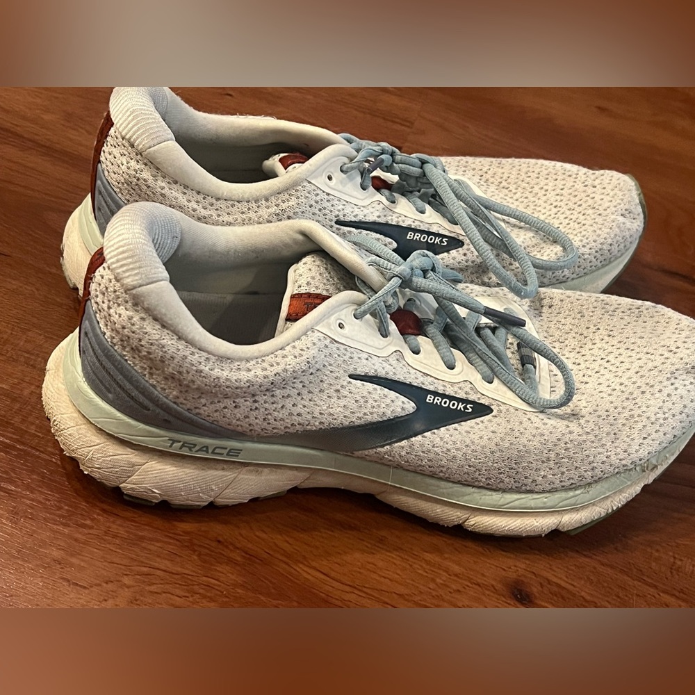 BROOKS TRACE Women’s Running Shoes Sneakers Whisper White Aqua Blue